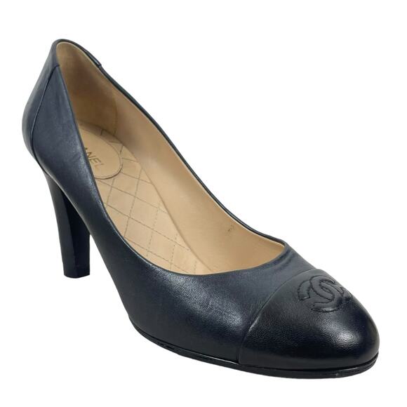 Chanel Cap Toe Leather Pumps CC Interlocking Logo Black Navy Size 39.5 - Picture 1 of 13